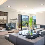 Villa Vega I 